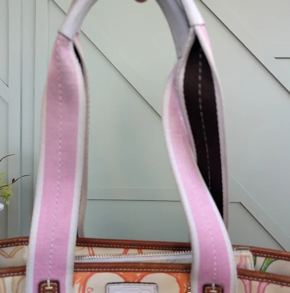 Coach Hamptons Signature Scribble Tote + Wallet - Picture 17 of 17